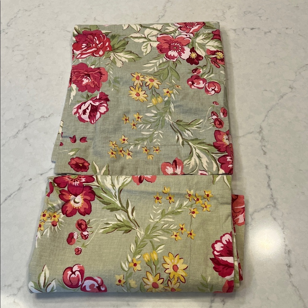 Pottery Barn Manchester ROSE‎ 2 Shams Standard Size